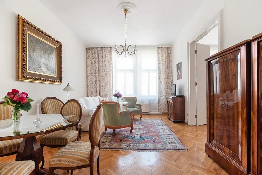 Central quiet, bright100m ² apartment near Parliament - Image 1