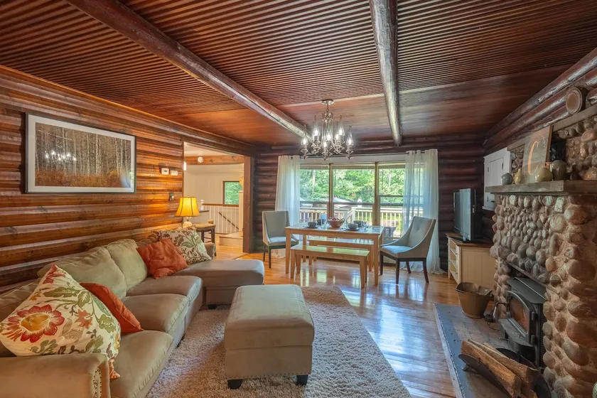 Luxury Cottage 3 BR 1 BA, w/ King Bed, Wifi, & AC - Image 1