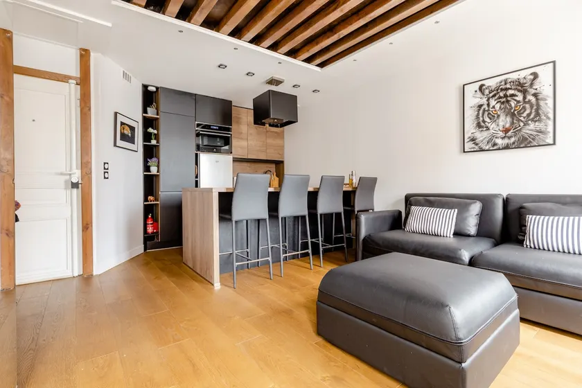 Elegant Paris Apt: Quiet, Queen Bed, Fast Wifi - Image 1