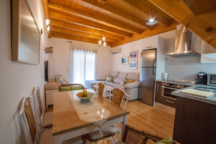 Aguilar accommodation, with electric vehicle charger - Image 1