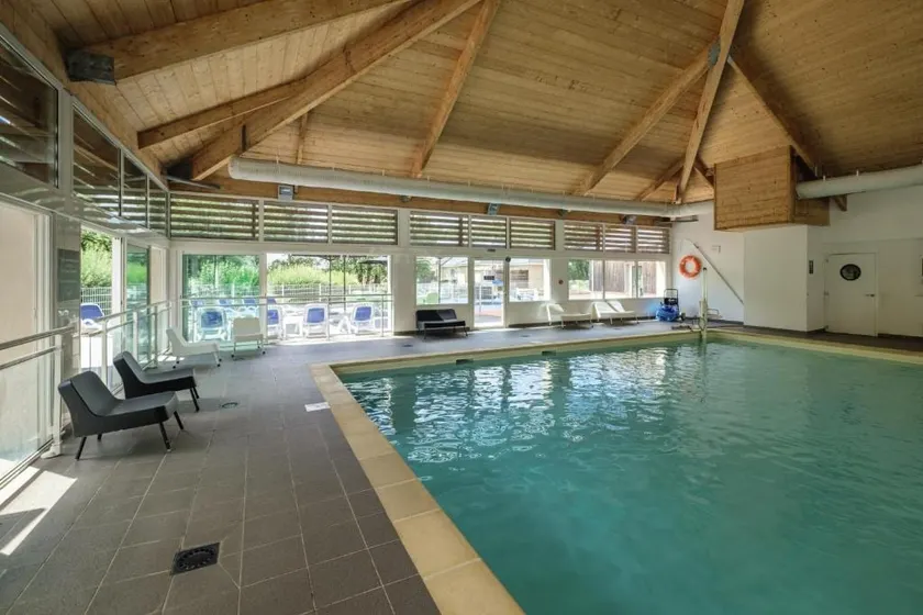 Cottage near golf with pool - Image 1