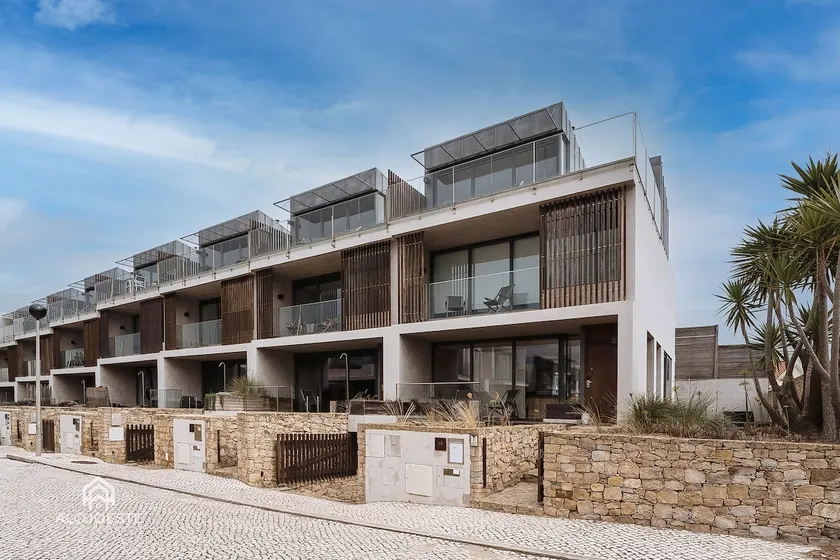 Quaint & Chic Seaside Villa - Image 1