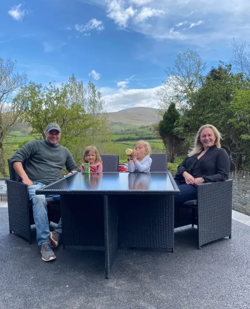 Dog-Friendly 6-Person Cottage with Hot Tub - Image 1