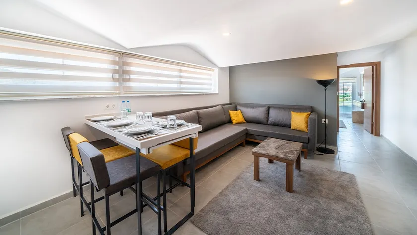 Midpoint Suites - Roof Suite 301 - Image 1