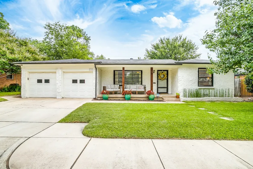 Entire 4BR Home Next to Fort Worth River District - Image 1
