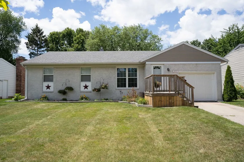 Cheerful and Clean -3 Bedroom Maumee home - Image 1