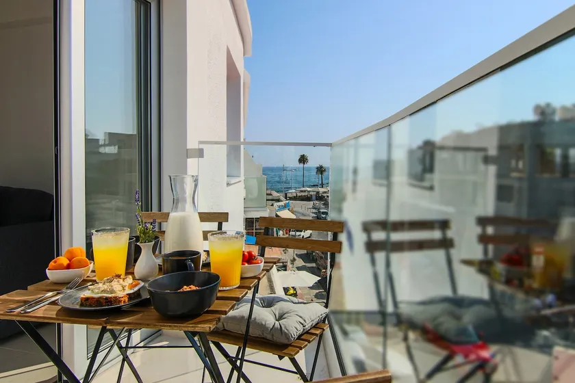 Phaedrus Living: Seaside Luxury Flat Lighthouse 65 - Image 1
