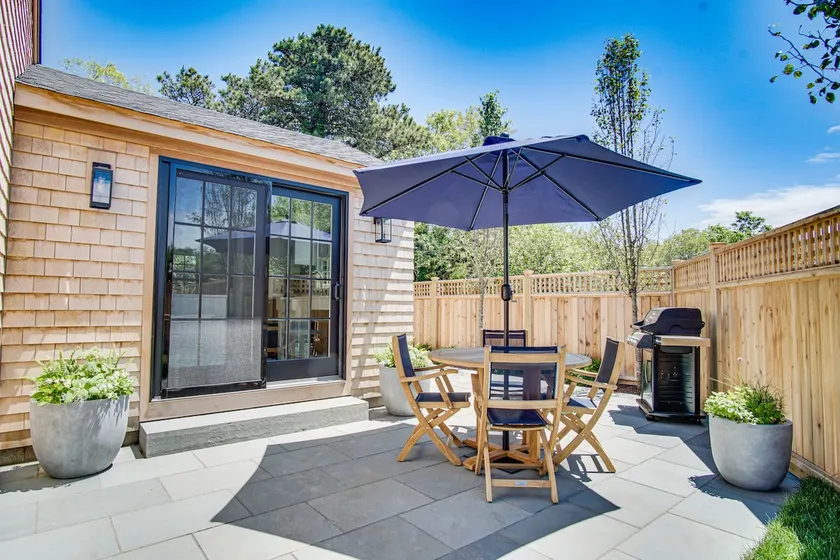 Brand new upscale cottage-great location - Image 1