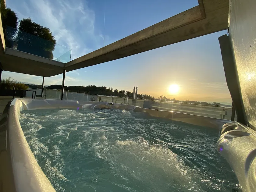 Luxury loft, hot tub, peace of mind - Image 1