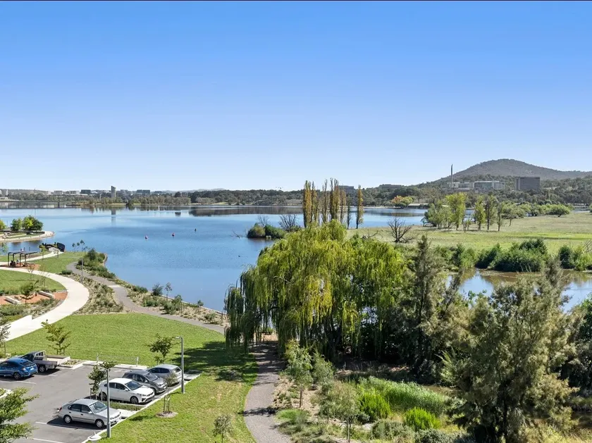 Kingston Waterfront Retreat - Image 1