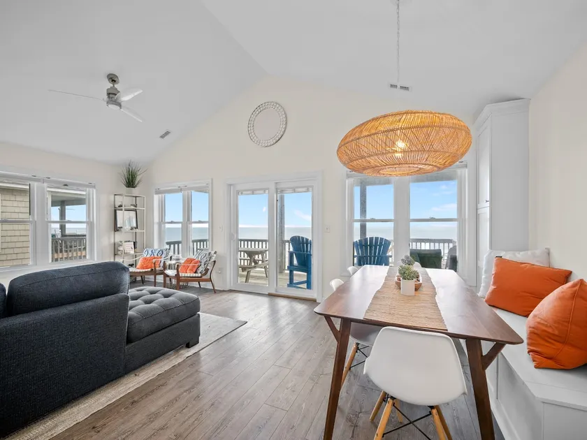 Beach Front home with hot tub, Linens Provided - Image 1