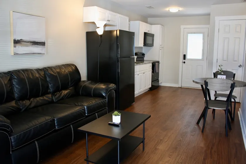 Furnished 1 Bedroom Apartment Near Redstone - Image 1