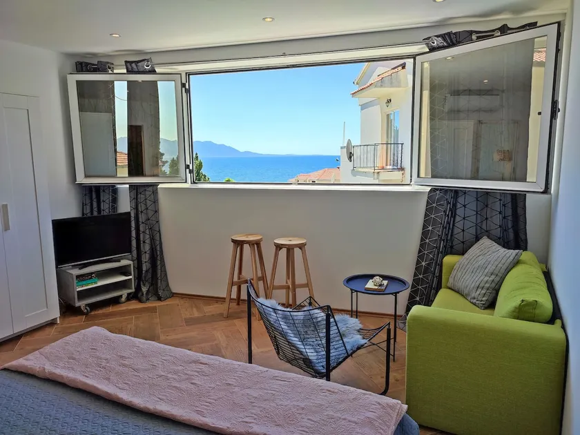 One bedroom apartment with seaview - Image 1
