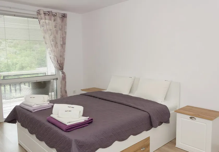 Perfect Summer Vacation Rental - One-Bedroom Flat - Image 1