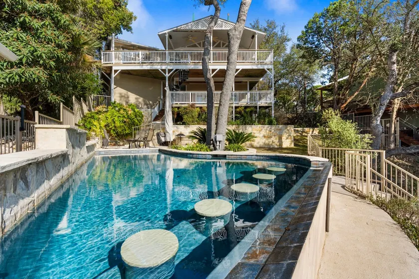 Medina Lake Villa - Large Family Rural Retreat, Pool & Multiple Decks with Views - Image 1