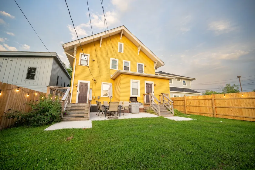 Perfect Location - Next to it all. Large 3br Home - Image 1