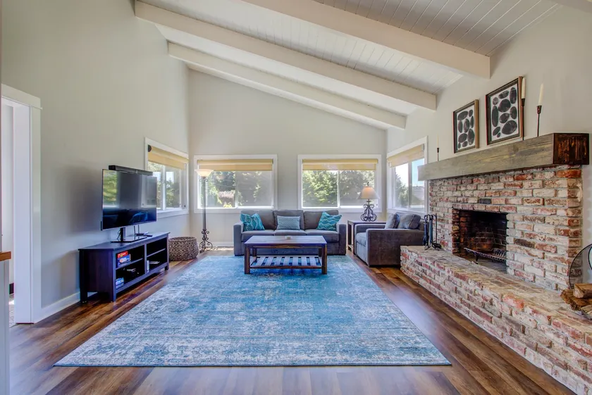 Serene Mendocino Retreat with EV Charger - Image 1