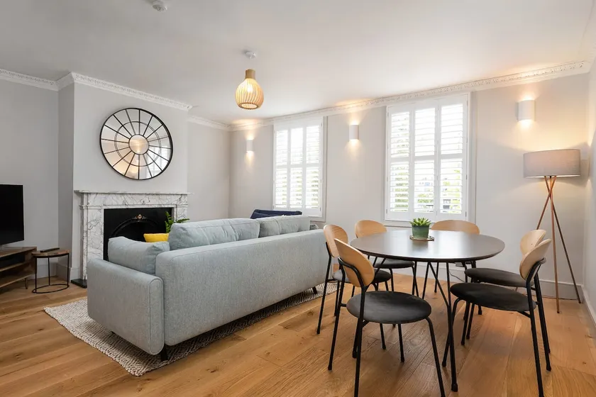 Beautiful Henley apartment w/ secure gated parking - Image 1