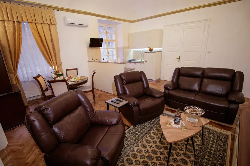 Little Vienna Gold Apartment - Image 1