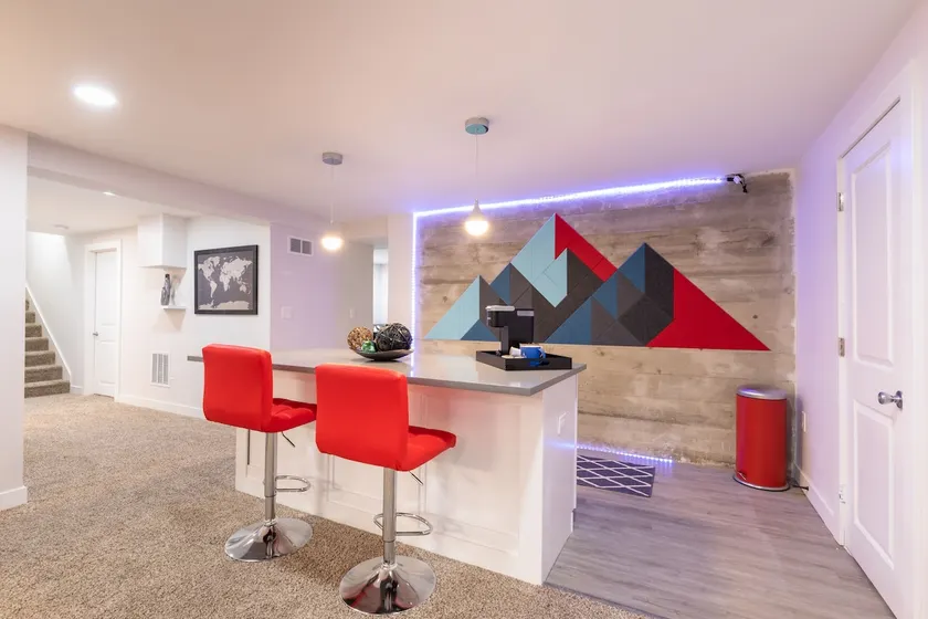 Spacious, Modern & Central 2 Bed, 2 Bath by DU - Image 1