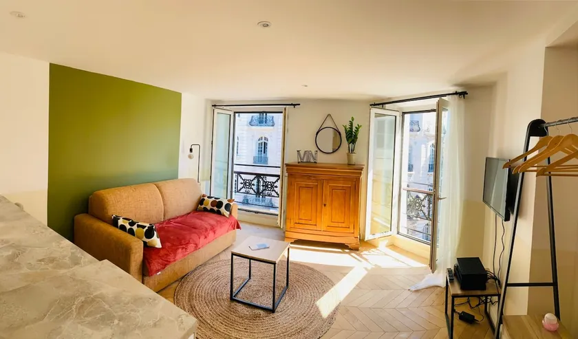 1-Bedroom Apartment Miromesnil Boetie – A/C – - Image 1