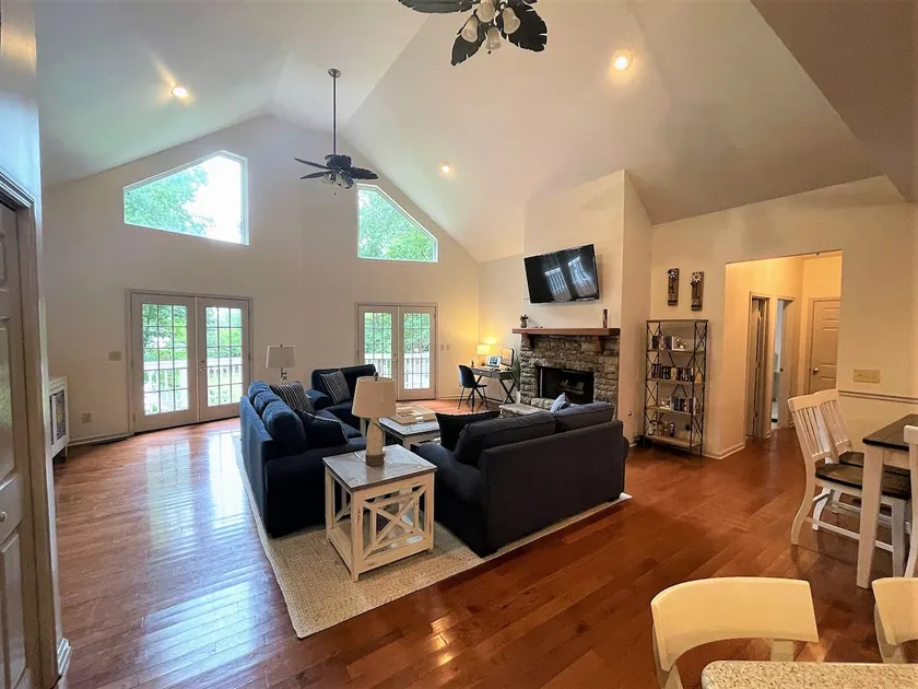 Cheerful 3 Bdrm Lakefront Cottage on Lake Oconee - Image 1