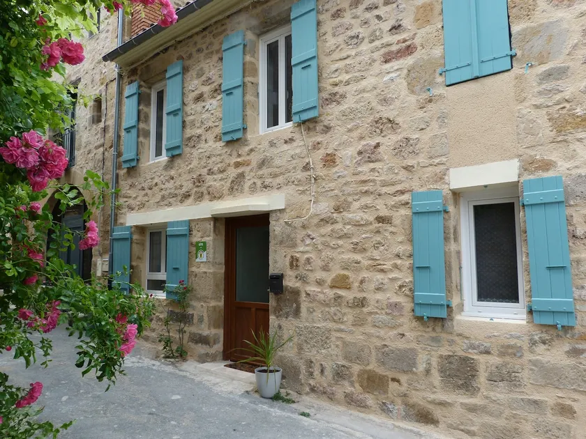 Charming house with exceptional views - Image 1
