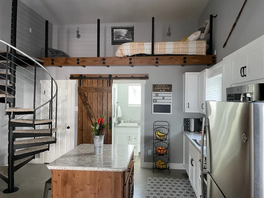 Doney Creek Studio-remodeled/covered boat parking - Image 1