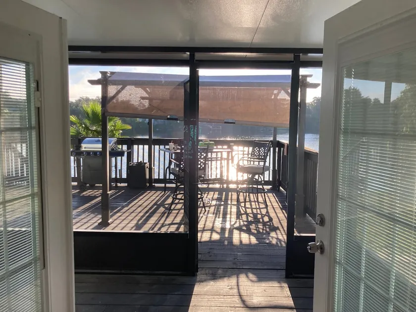 Fountain House On Timberbay Lake - Image 1