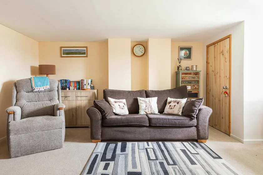 Spacious basement flat in beautiful Calderdale - Image 1