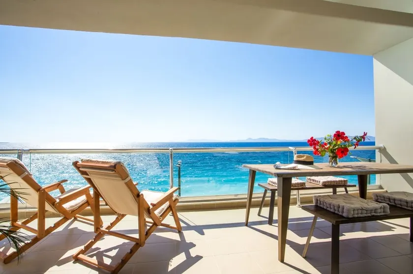 Supreme Sea Views From Top Floor Apartment - Image 1
