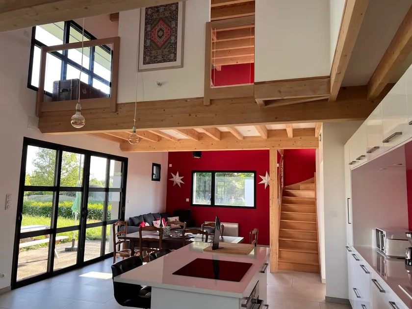 Modern architect-designed house - Image 1