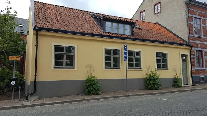 Stay in the historic center of central Ystad - Image 1