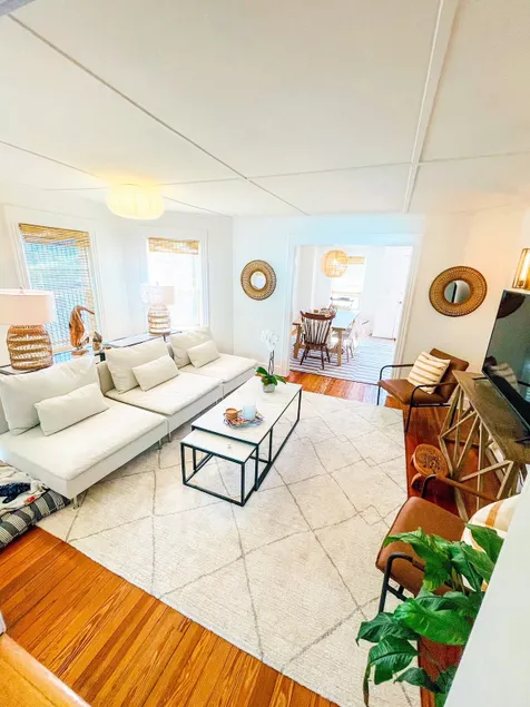 Cheerful 4 Bedroom Beach house - Image 1