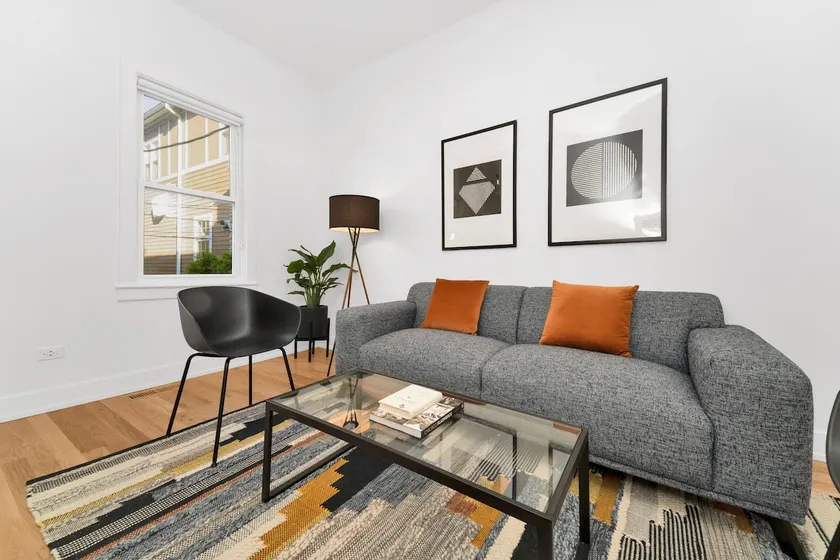 Modern, Fully Renovated Logan Square Coach House - Image 1