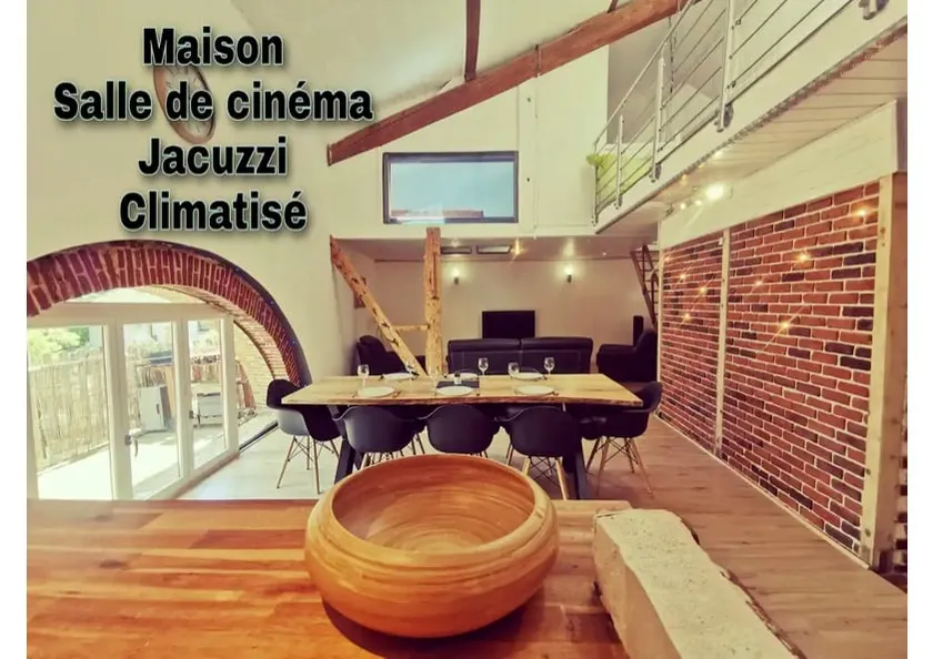 Valencin House, Jacuzzi, Movie Room, Air-Conditioned - Image 1