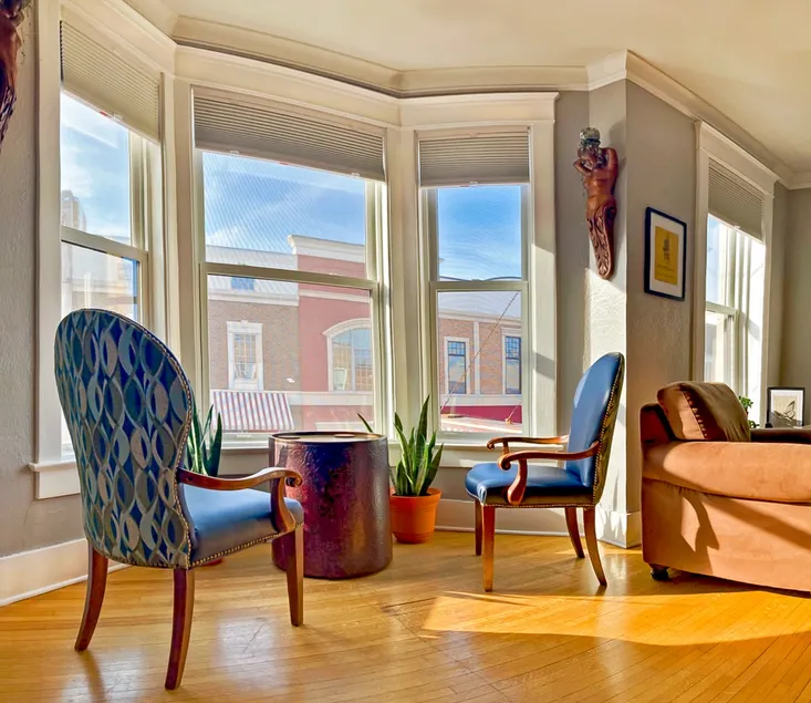 Historic Apartment on the Woodstock Square - Image 1