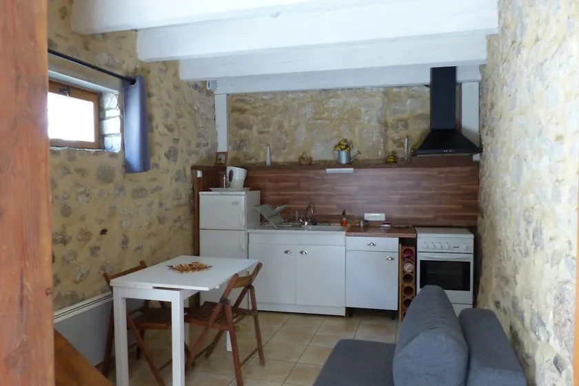Small village house in Parlatges - Image 1