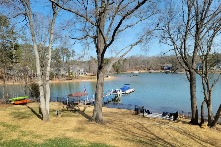 Lake Norman - Tranquility Cove - Beautiful Lakefront Apartment - Image 1