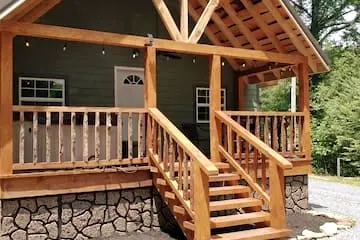 Sawmill Retreat located near Summersville Lake/ Gauley River with hot tub - Image 1
