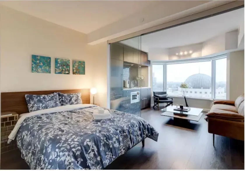 Stunning Yorkville lovely suite with City View - Image 1