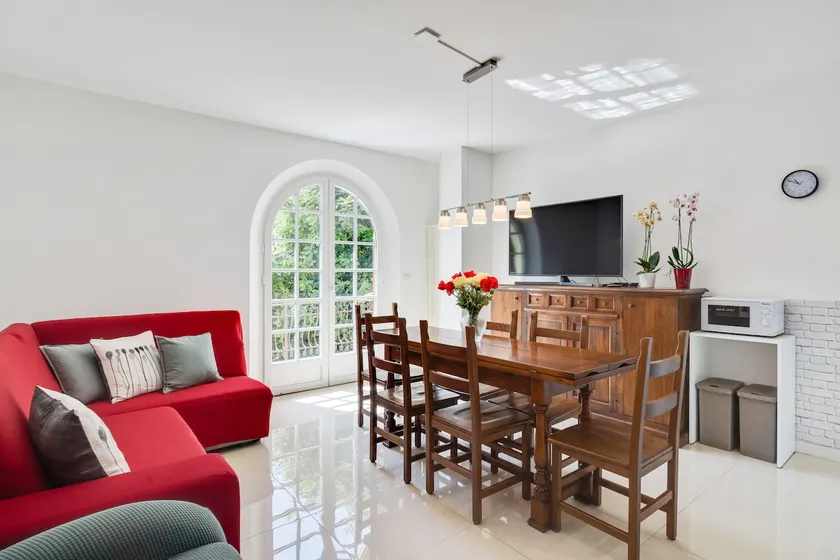 GuestHost - Sanremo Flat with Private Parking and NETFLIX - Image 1