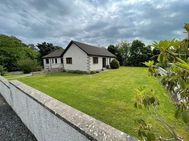 Four Bedroom house in private grounds. - Image 1