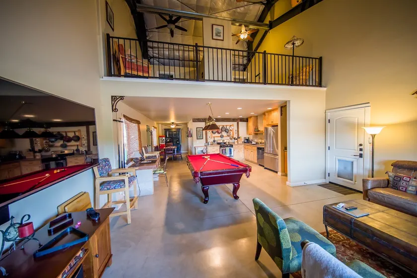 3 Bed, 2 story loft/majestic farm in Paso Robles - Image 1