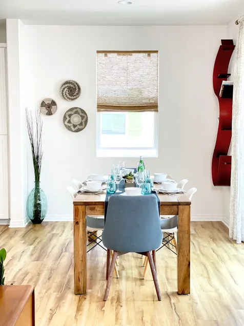 Bright, Open Townhouse Nestled Between Bay & Beach - Image 1