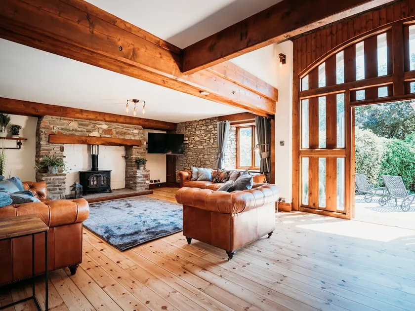 Stunning Large 4 Bed Country House with Hot tub - Pass the Keys - Image 1