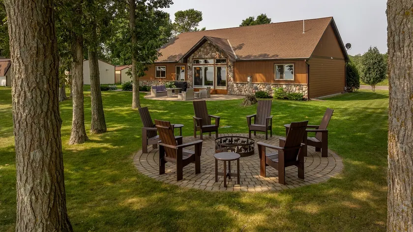 2 Docks 2 Shores- Ramp, Water Toys, Game Room! - Image 1