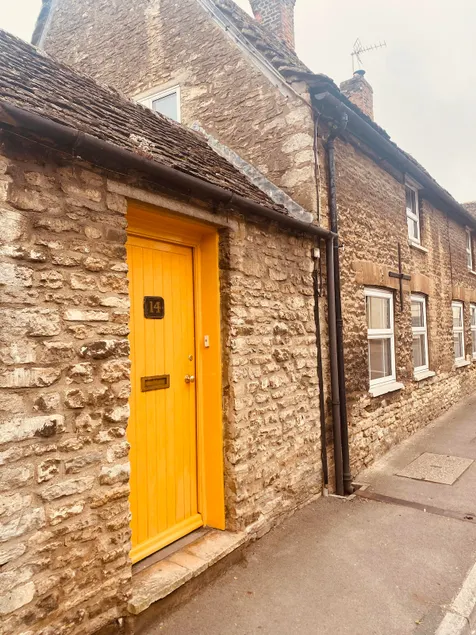 Cotswold cottage near River Thames in Lechlade - Image 1