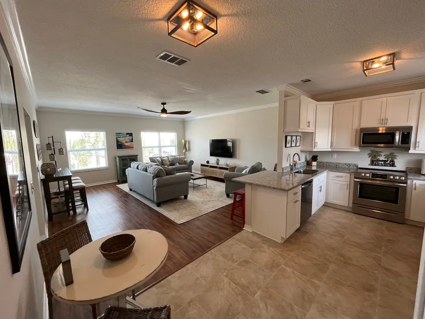 A1A Beach Retreat Unit D - Clean Full Apartment - Image 1