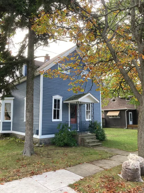 Beautiful 4-Bedroom Home • Walk to Beach, Riverwalk & Downtown - Image 1